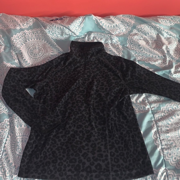 made for life Tops - Black cheetah print fleecy quarter zip